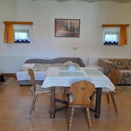Kapolna Vendeghaz Apartment Kerkaskapolna Bagian luar foto
