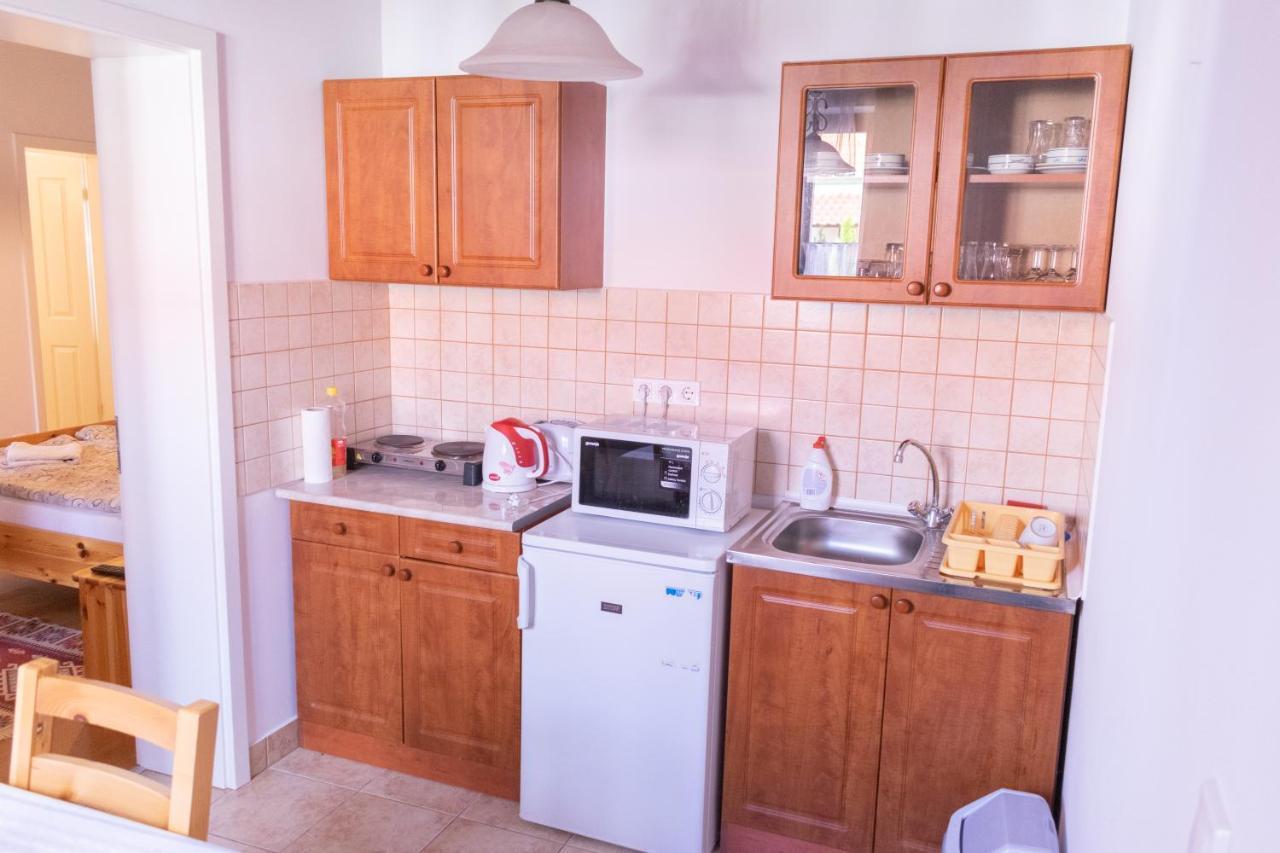 Kapolna Vendeghaz Apartment Kerkaskapolna Bagian luar foto