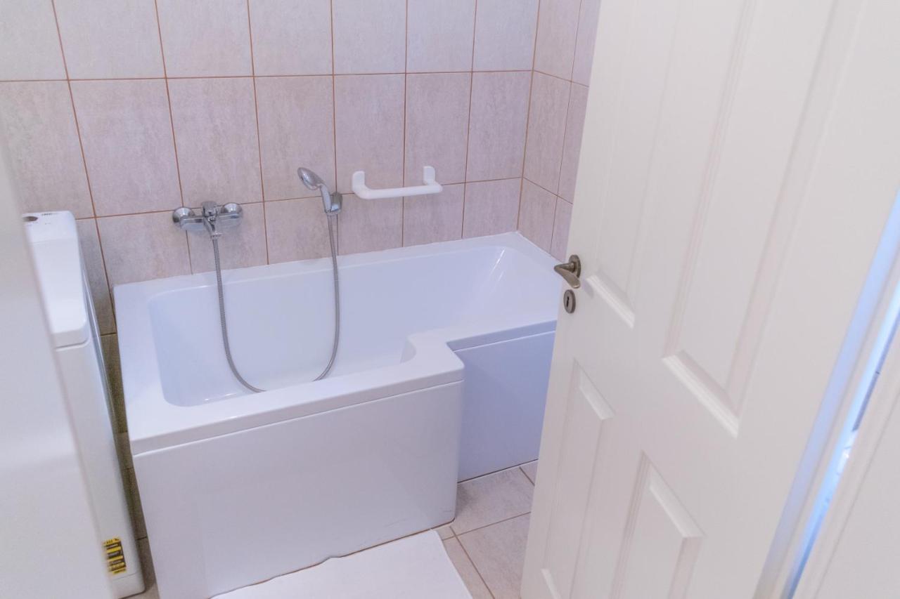 Kapolna Vendeghaz Apartment Kerkaskapolna Bagian luar foto
