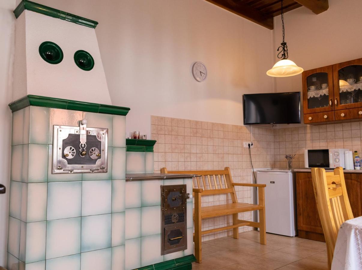 Kapolna Vendeghaz Apartment Kerkaskapolna Bagian luar foto